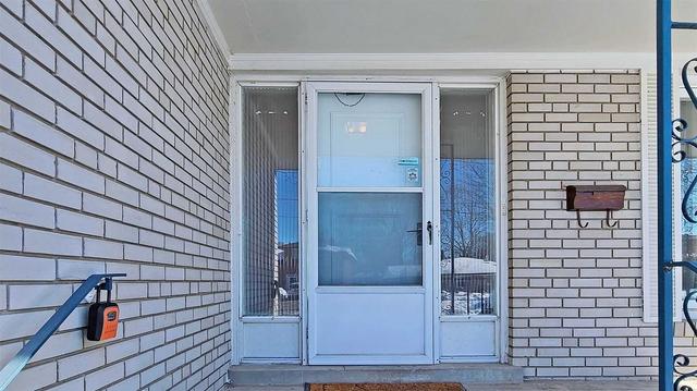 upper - 17 Baroness Cres, House detached with 3 bedrooms, 2 bathrooms and 4 parking in Toronto ON | Card Image