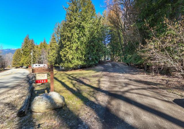 1766 Riondel Road N, House detached with 3 bedrooms, 2 bathrooms and null parking in Central Kootenay A BC | Image 29