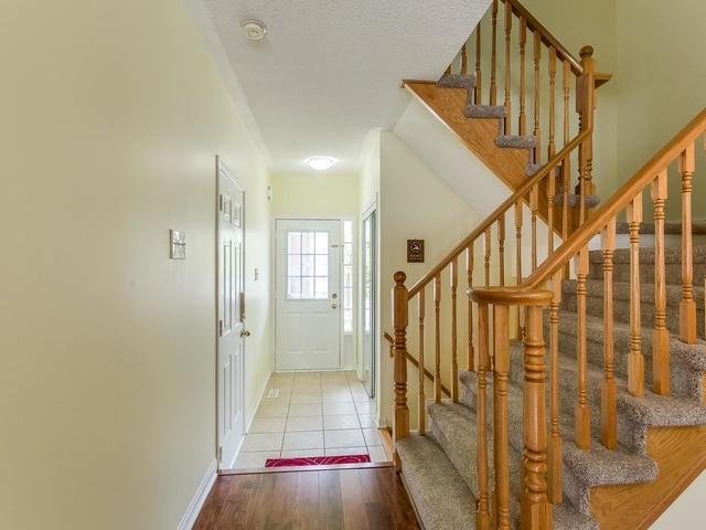 855 Mckay Cres, House attached with 3 bedrooms, 3 bathrooms and 1 parking in Milton ON | Image 3