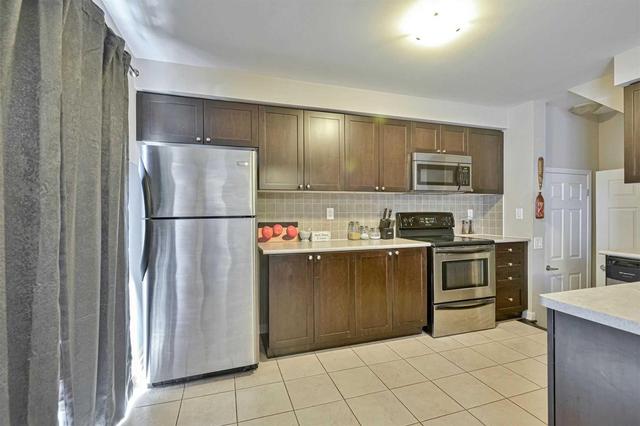 902 Raftis Crct, House attached with 3 bedrooms, 2 bathrooms and 1 parking in Milton ON | Image 7