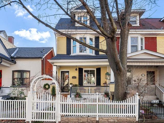 25 Spruce St, House semidetached with 5 bedrooms, 2 bathrooms and 1 parking in Toronto ON | Image 1