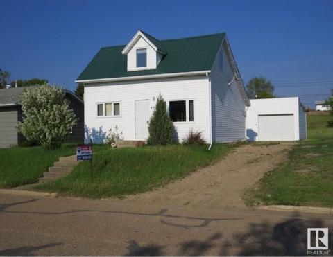 4930 48 St, House detached with 2 bedrooms, 1 bathrooms and 4 parking in Sedgewick AB | Card Image