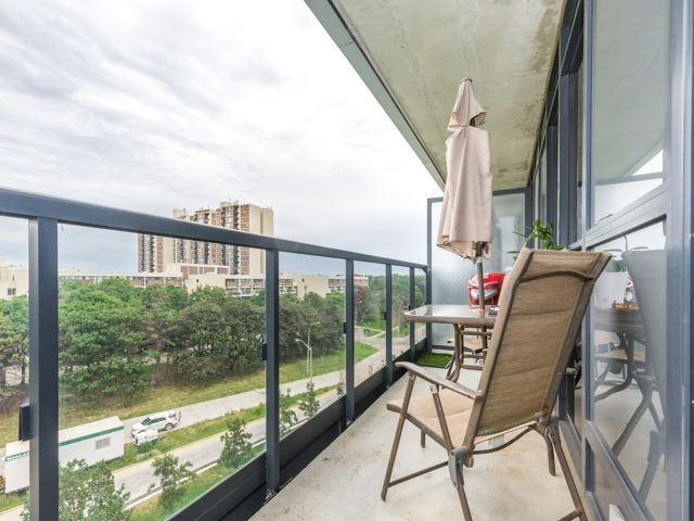 507 - 1 Valhalla Inn Rd, Condo with 2 bedrooms, 1 bathrooms and 2 parking in Toronto ON | Image 4