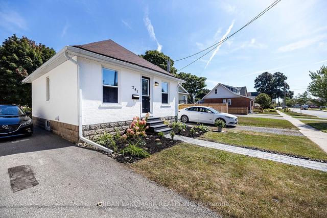 241 Verdun Rd, House detached with 3 bedrooms, 1 bathrooms and 3 parking in Oshawa ON | Image 1