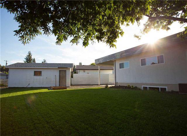 667 Sparrow Rd, House detached with 3 bedrooms, 1 bathrooms and 6 parking in Kelowna BC | Image 2