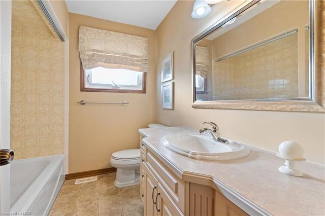 9 Pioneer Court, House detached with 3 bedrooms, 2 bathrooms and 3 parking in St. Catharines ON | Image 6
