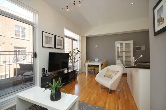 3 - 1388 Bloor St W, Townhouse with 2 bedrooms, 2 bathrooms and 1 parking in Toronto ON | Image 8