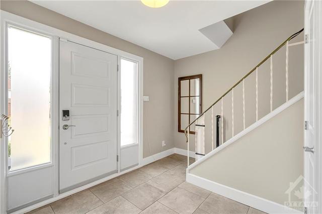965 Winnington Avenue, House detached with 5 bedrooms, 4 bathrooms and 5 parking in Ottawa ON | Image 3