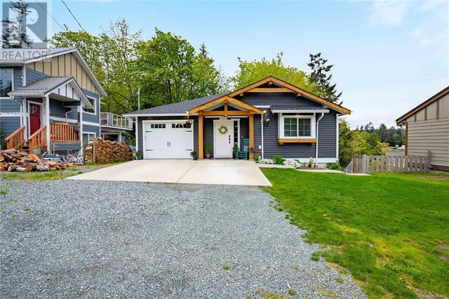 8022 Berridge St, House detached with 3 bedrooms, 3 bathrooms and 3 parking in North Cowichan BC | Card Image