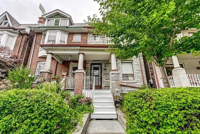 698 Manning Ave, House semidetached with 3 bedrooms, 3 bathrooms and 2 parking in Toronto ON | Image 1