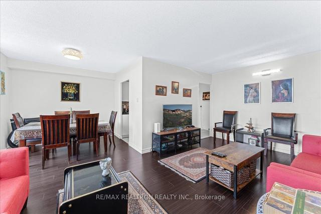 405 - 177 Linus Rd, Condo with 2 bedrooms, 1 bathrooms and 1 parking in Toronto ON | Image 5