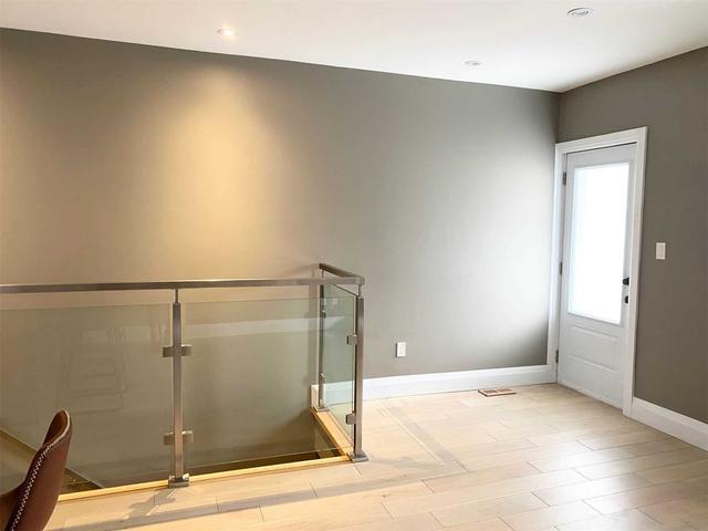 upper - 2132 Dundas St W, House detached with 2 bedrooms, 1 bathrooms and 0 parking in Toronto ON | Image 10
