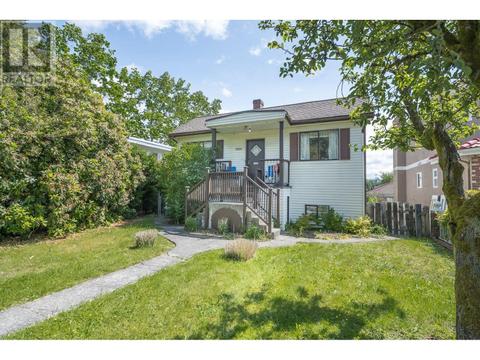 3826 Glendale Street, House detached with 5 bedrooms, 2 bathrooms and 4 parking in Vancouver BC | Card Image