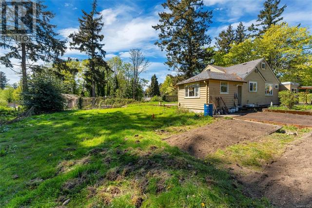 753 Sayward Rd, House detached with 2 bedrooms, 1 bathrooms and 6 parking in Saanich BC | Image 29