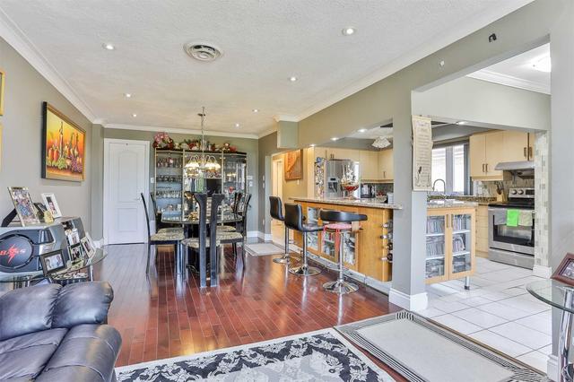 96 Rajah St, House semidetached with 5 bedrooms, 3 bathrooms and 6 parking in Toronto ON | Image 22