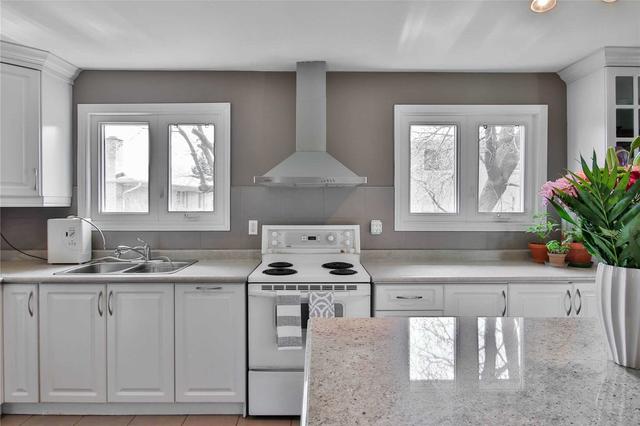 9 Lowbank Crt, House semidetached with 4 bedrooms, 2 bathrooms and 3 parking in Toronto ON | Image 37