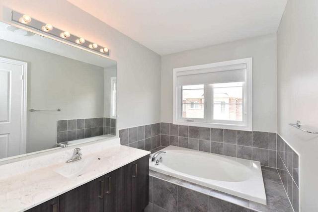 58 Farooq Blvd, House attached with 3 bedrooms, 3 bathrooms and 2 parking in Vaughan ON | Image 17