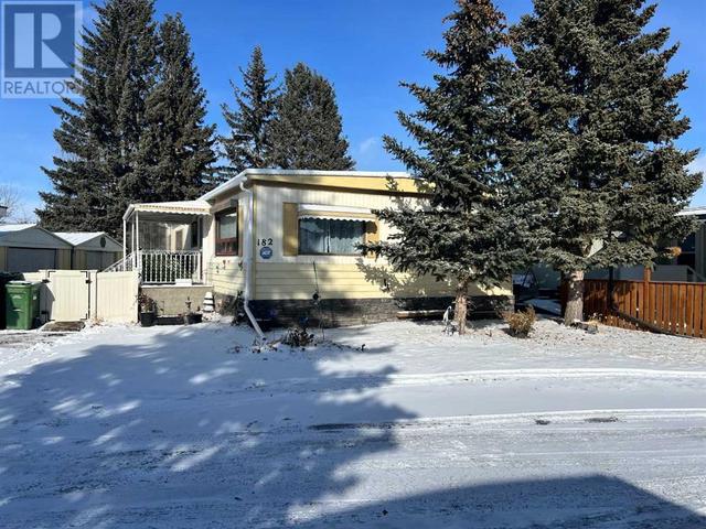 182, - 3223 83 Street Nw, Home with 3 bedrooms, 1 bathrooms and 2 parking in Calgary AB | Image 3