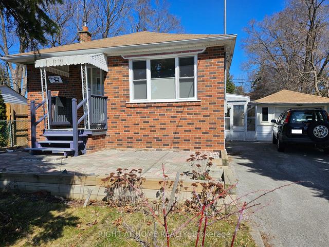 60 Saugeen Cres, House detached with 3 bedrooms, 1 bathrooms and 3 parking in Toronto ON | Image 8