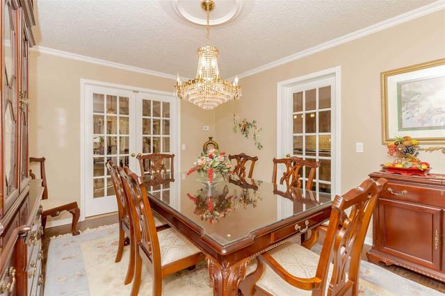 14 Levine Crt, House detached with 5 bedrooms, 3 bathrooms and 6 parking in Brampton ON | Image 3