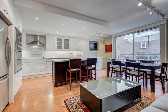 Th2 - 28 Admiral Rd, Townhouse with 3 bedrooms, 3 bathrooms and 1 parking in Toronto ON | Image 5