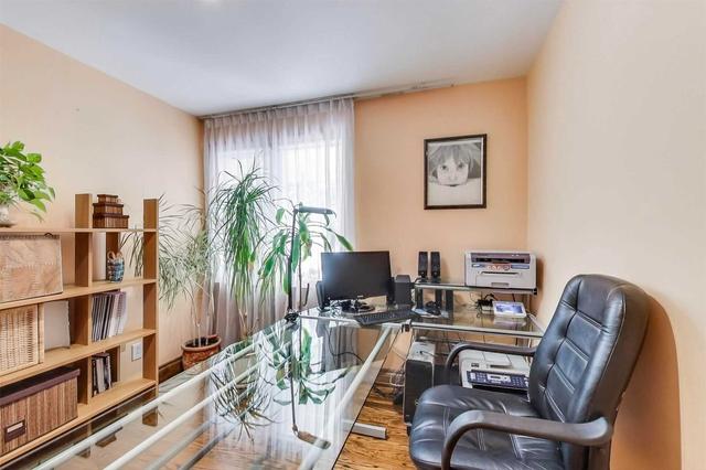 81 Decarie Circ, House detached with 3 bedrooms, 3 bathrooms and 6 parking in Toronto ON | Image 13