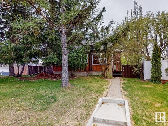 9538 85 St Nw, House detached with 4 bedrooms, 2 bathrooms and null parking in Edmonton AB | Card Image