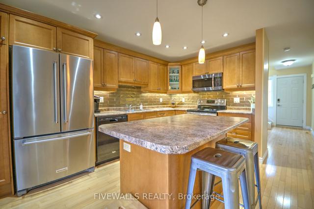 2 - 673 Woodcrest Blvd, Townhouse with 3 bedrooms, 4 bathrooms and 3 parking in London ON | Image 5