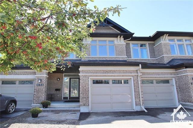 1132 Tischart Crescent, Townhouse with 3 bedrooms, 3 bathrooms and 3 parking in Ottawa ON | Image 1