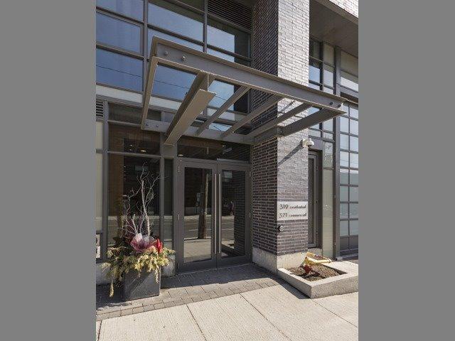 810 - 319 Carlaw Ave, Condo with 2 bedrooms, 2 bathrooms and 1 parking in Toronto ON | Image 2