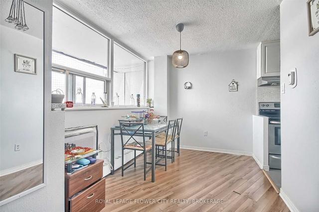 1707 - 530 Lolita Gdns, Condo with 3 bedrooms, 1 bathrooms and 1 parking in Mississauga ON | Image 3
