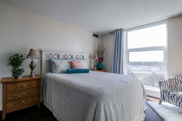 701 - 20 Dean Park Rd, Condo with 2 bedrooms, 2 bathrooms and 1 parking in Toronto ON | Image 5