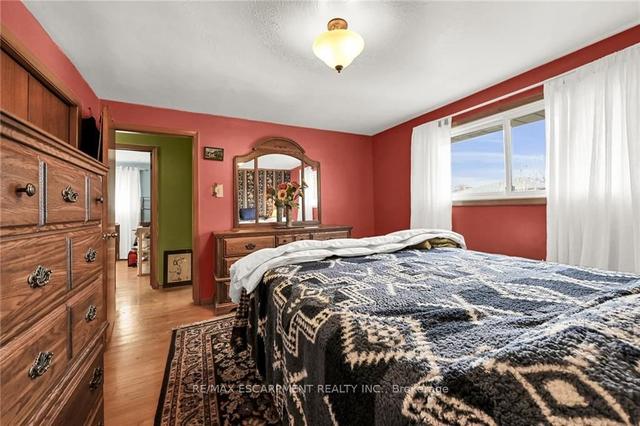 135 Nash Rd N, House detached with 3 bedrooms, 2 bathrooms and 5 parking in Hamilton ON | Image 13