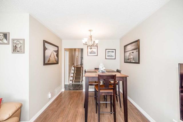 71 Adelaide St, House semidetached with 3 bedrooms, 1 bathrooms and 4 parking in Barrie ON | Image 3