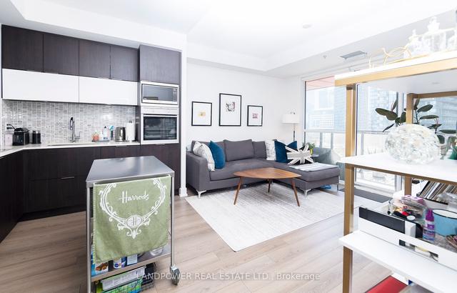 1105 - 318 Richmond St W, Condo with 1 bedrooms, 1 bathrooms and 0 parking in Toronto ON | Image 3
