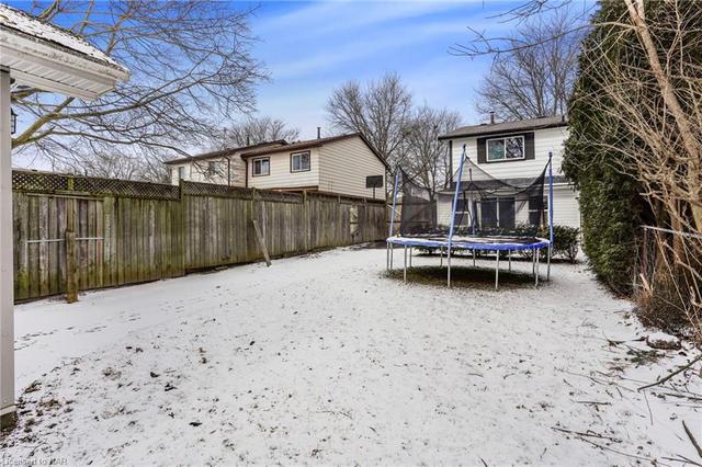 6580 Harmony Avenue, House semidetached with 3 bedrooms, 1 bathrooms and 6 parking in Niagara Falls ON | Image 32
