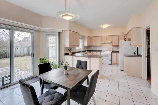 335 Brookside Ave, House detached with 4 bedrooms, 5 bathrooms and 6 parking in Richmond Hill ON | Image 2