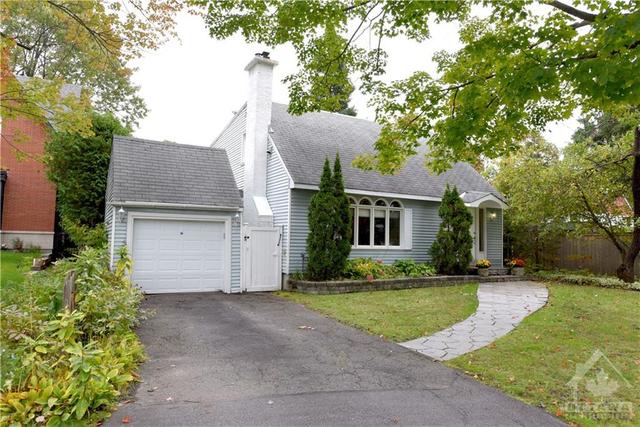 7 Dunvegan Road, House detached with 4 bedrooms, 3 bathrooms and 5 parking in Ottawa ON | Image 2
