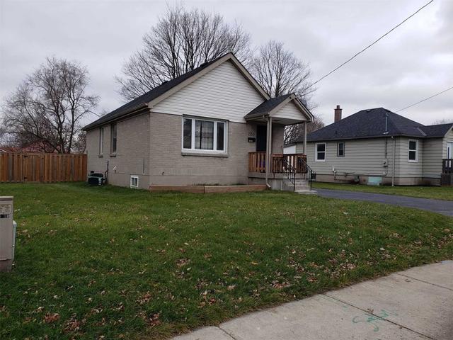1550 Hartlet St, House detached with 3 bedrooms, 2 bathrooms and 5 parking in London ON | Image 2