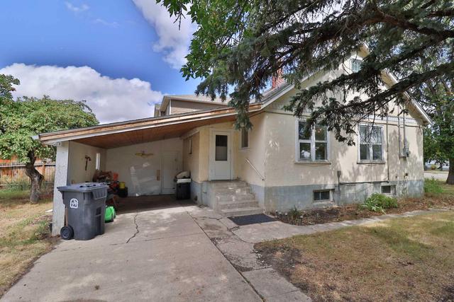 306 n 100 E, House detached with 5 bedrooms, 1 bathrooms and 4 parking in Raymond AB | Image 5
