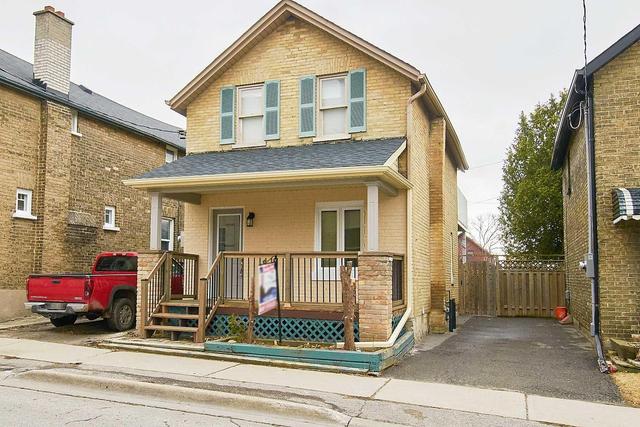 97 Richmond St W, House detached with 3 bedrooms, 2 bathrooms and 2 parking in Oshawa ON | Image 2