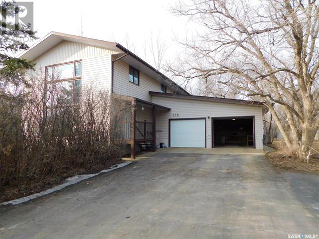 218 South Avenue, House detached with 3 bedrooms, 3 bathrooms and null parking in Coronach SK | Image 1