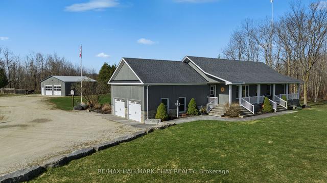 1414 Fairgrounds Rd N, House detached with 3 bedrooms, 3 bathrooms and 20 parking in Clearview ON | Image 1