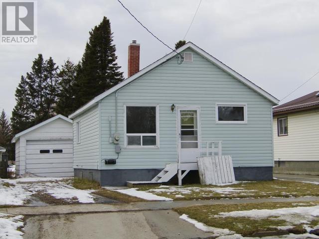 1007 Portage Avenue N, House detached with 2 bedrooms, 1 bathrooms and null parking in Fort Frances ON | Image 1