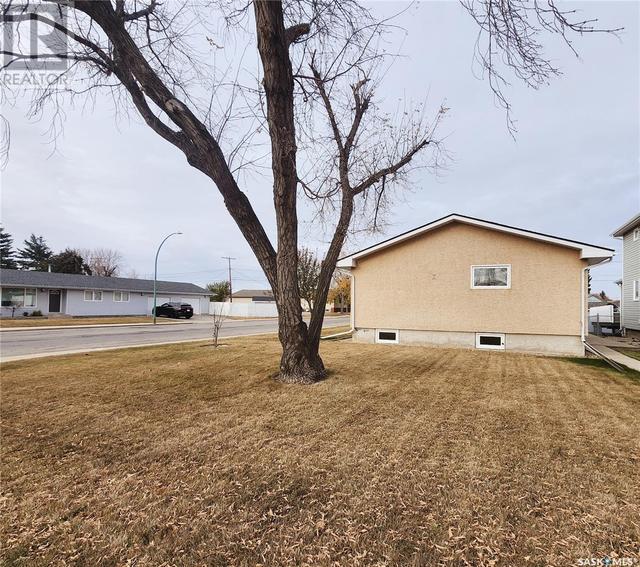 1022 Queen Street, House detached with 4 bedrooms, 2 bathrooms and null parking in Melville SK | Image 10