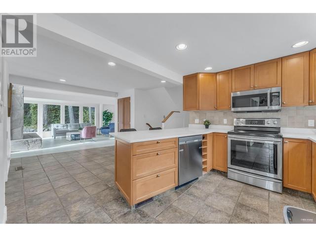 4648 Woodburn Road, House detached with 5 bedrooms, 5 bathrooms and 2 parking in West Vancouver BC | Image 15