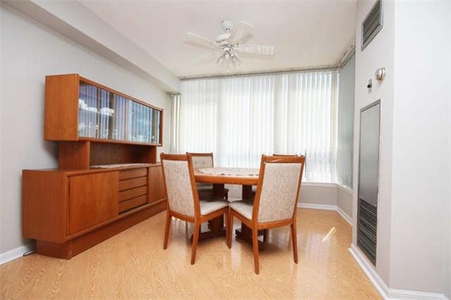 405 - 12 Laurelcrest St, Condo with 2 bedrooms, 1 bathrooms and 1 parking in Brampton ON | Image 6
