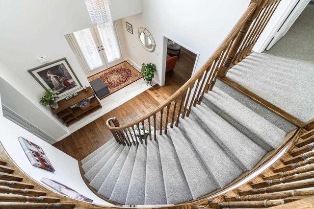 34 Moorehead Cres, House detached with 4 bedrooms, 4 bathrooms and 4 parking in Brampton ON | Image 13