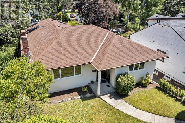 3461 Doncaster Dr, House detached with 5 bedrooms, 2 bathrooms and 4 parking in Saanich BC | Image 53
