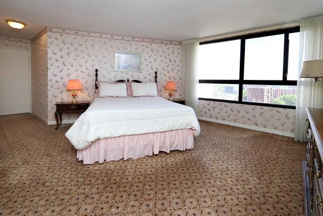 1204 - 1300 Bloor St, Condo with 2 bedrooms, 2 bathrooms and 1 parking in Mississauga ON | Image 11